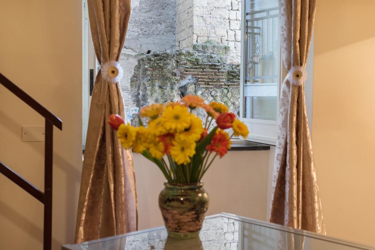 Centro, A Windows On The Monuments Apartment Naples